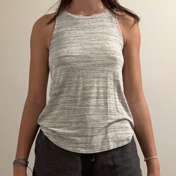 Soft twisted tank tops - Picture 9 of 12